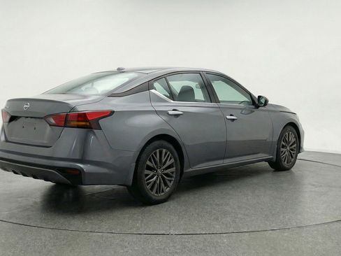 Used 2025 Nissan Altima 2.5 SV image 9