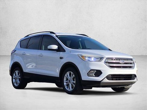 Used 2018 Ford Escape SE FWD image 3