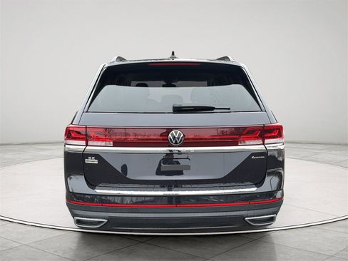 Used 2024 Volkswagen Atlas SE image 18