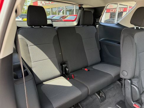 Used 2020 Chevrolet Traverse LT FWD image 9