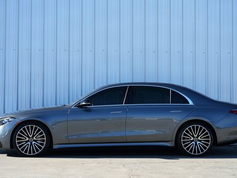 Used 2022 Mercedes-Benz S 500 4MATIC w/ AMG Line Package image 9