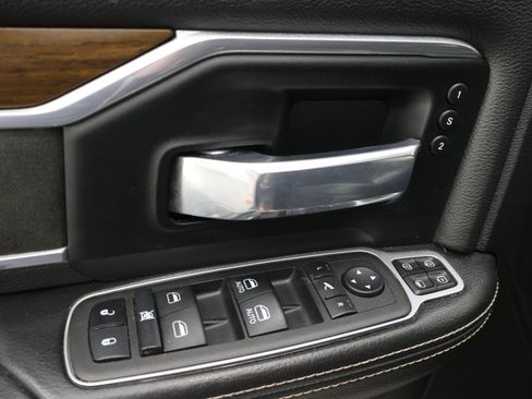 Used 2023 RAM 3500 Laramie AWD/4WD image 39