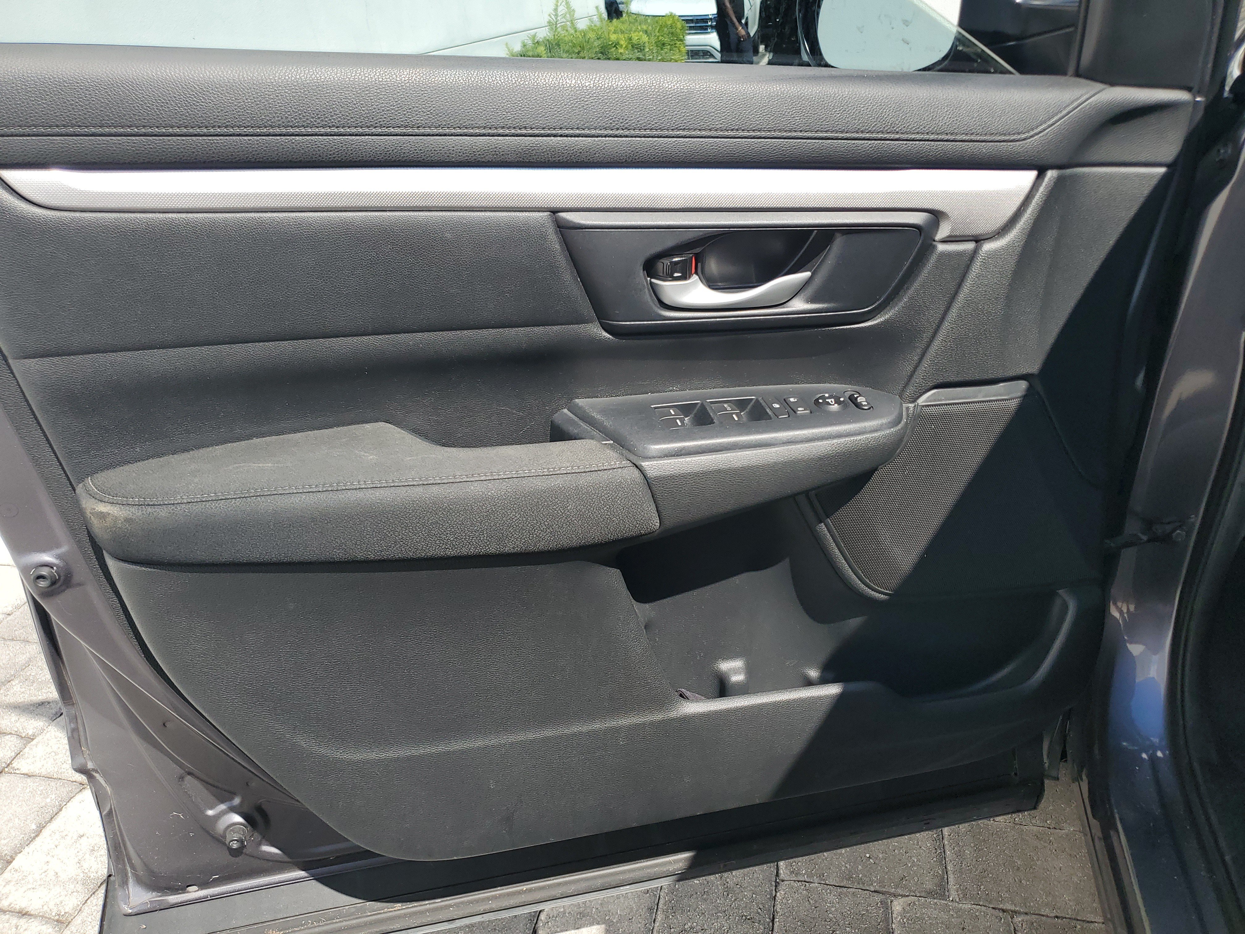 Used 2019 Honda CR-V LX image 6