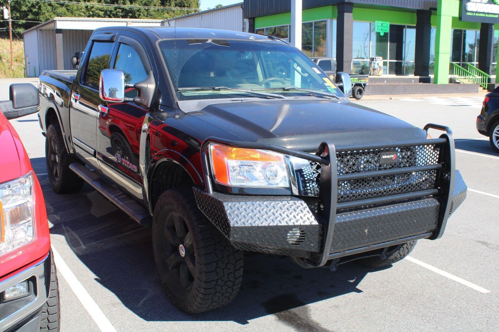 Used 2012 Nissan Titan SL w/ SL Technology Pkg AWD/4WD image 3