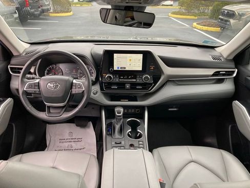 Used 2023 Toyota Highlander XLE image 24