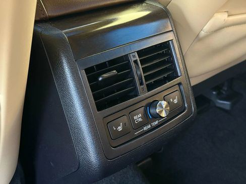 Used 2016 Toyota Avalon Limited image 47