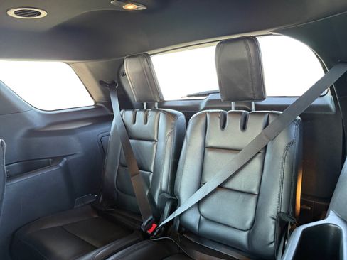 Used 2018 Ford Explorer XLT FWD image 12