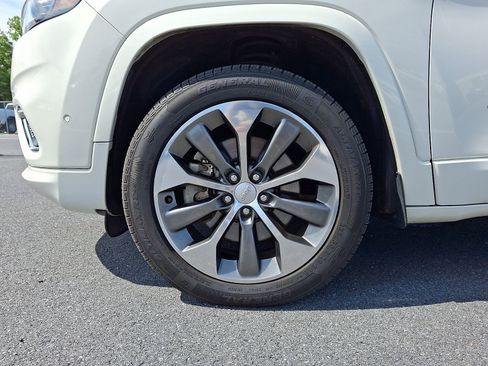 Used 2019 Jeep Cherokee Overland w/ Technology Group AWD/4WD image 10