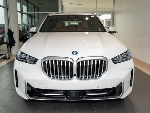 New 2026 BMW X5 xDrive50e w/ Premium Package AWD/4WD image 2