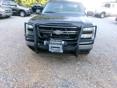 Used 2006 Chevrolet Silverado 1500 LT w/ Light Duty Power Package AWD/4WD image 4