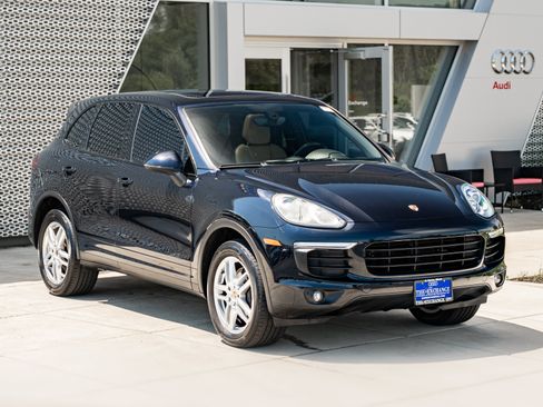 Used 2016 Porsche Cayenne AWD/4WD image 2