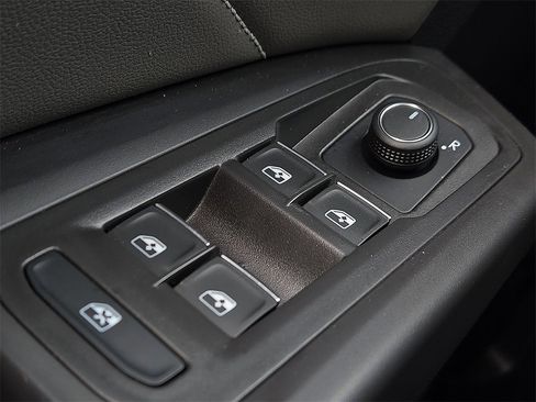 Used 2023 Volkswagen Atlas Cross Sport SEL R-Line image 16