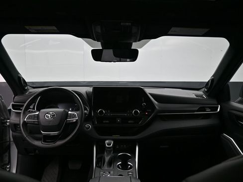 Certified 2023 Toyota Highlander XSE image 28