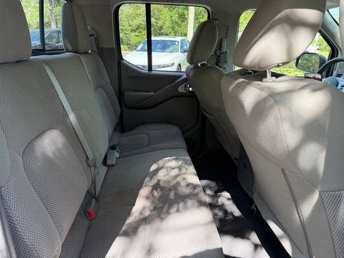Used 2019 Nissan Frontier SV RWD image 8