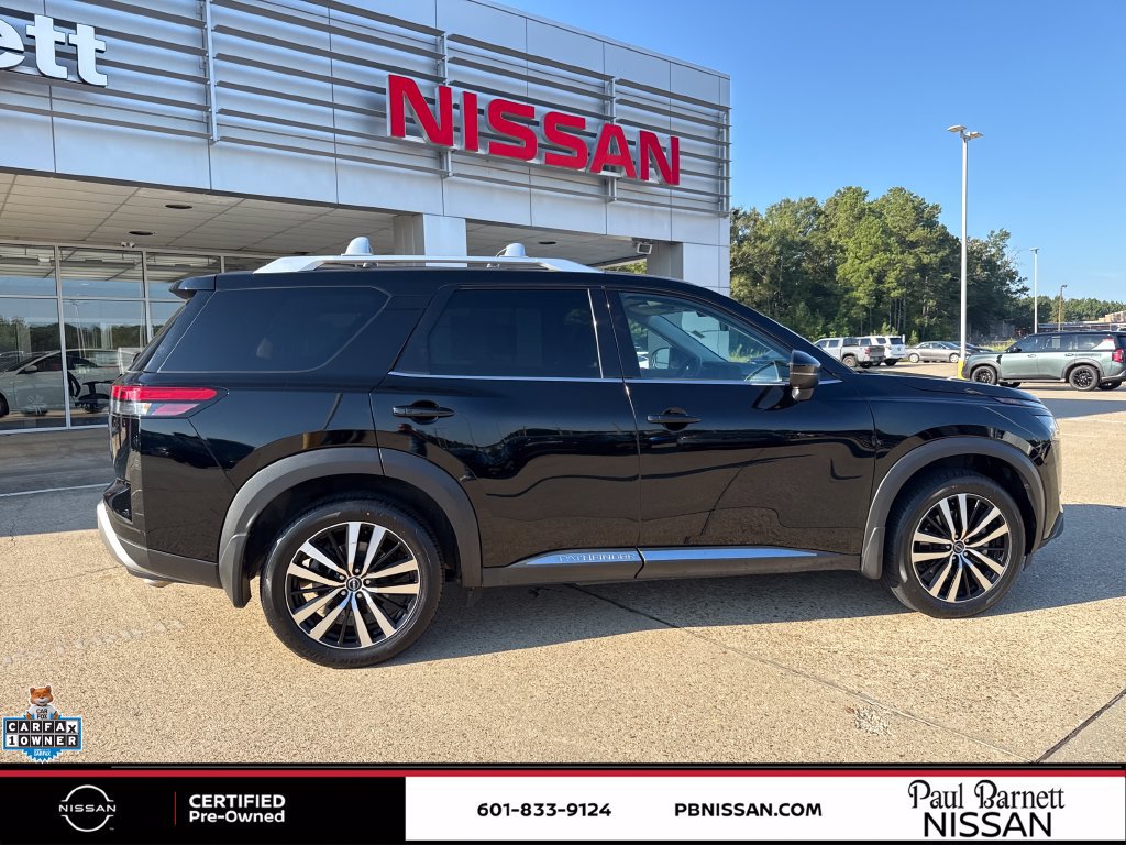 Certified 2025 Nissan Pathfinder Platinum FWD image 12