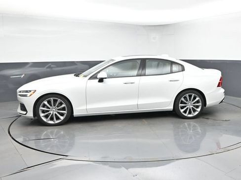 Used 2021 Volvo S60 T5 Momentum w/ Premium Package FWD image 6