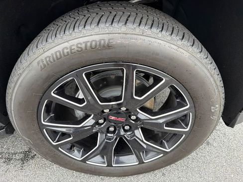 Used 2026 GMC Yukon Elevation AWD/4WD image 12