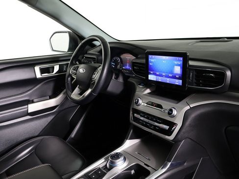 Used 2022 Ford Explorer XLT w/ Equipment Group 202A image 24