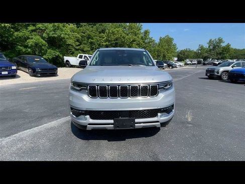 Used 2024 Jeep Wagoneer Series II AWD/4WD image 4