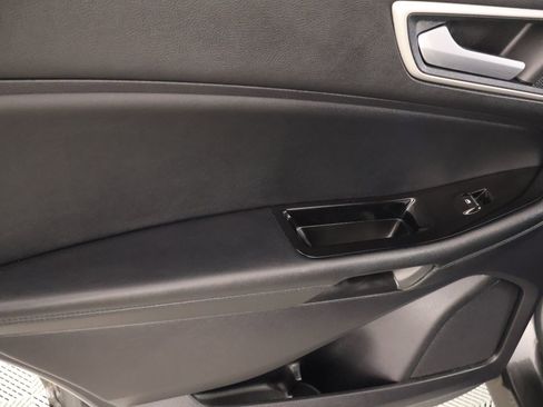 Used 2020 Ford Edge SEL FWD image 17
