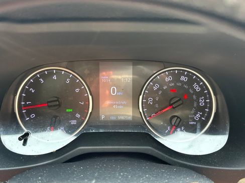 Used 2020 Toyota RAV4 XLE Premium FWD image 10