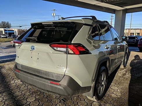 Used 2021 Toyota RAV4 XLE w/ Convenience Package image 5