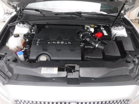 Used 2017 Lincoln Continental Select w/ Climate Package image 23