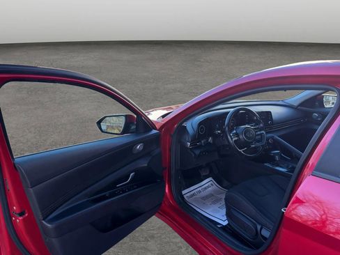 Used 2021 Hyundai Elantra SEL w/ Convenience Package image 9