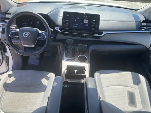 Used 2021 Toyota Sienna LE FWD image 21
