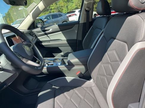 New 2026 Volkswagen Atlas Peak Edition image 8