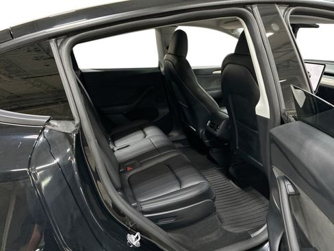 Certified 2023 Tesla Model Y Long Range AWD/4WD image 4