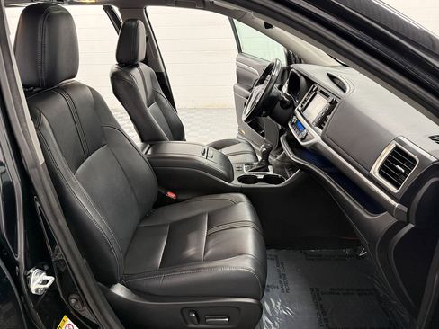 Used 2017 Toyota Highlander SE AWD/4WD image 15