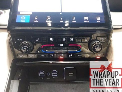 Used 2023 Jeep Grand Cherokee Limited w/ Luxury Tech Group II image 18