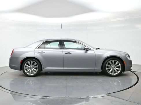 Used 2018 Chrysler 300 Limited w/ Safetytec Plus Group image 8
