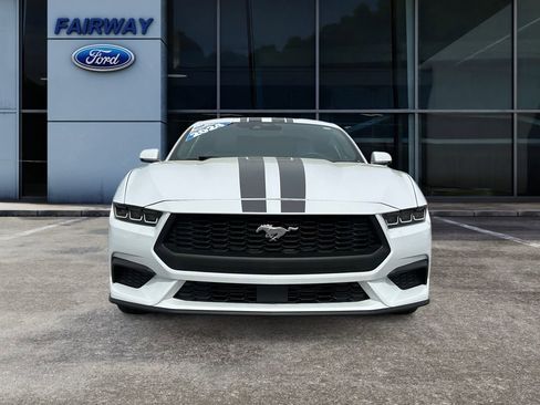 Used 2024 Ford Mustang Premium image 3