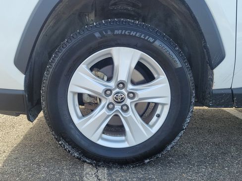 Used 2021 Toyota RAV4 XLE image 5