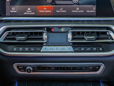 Used 2022 BMW X7 xDrive40i w/ M Sport Package image 11