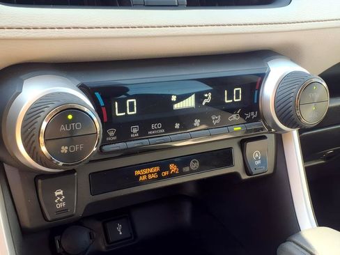 Certified 2022 Toyota RAV4 XLE w/ Convenience Package FWD image 20