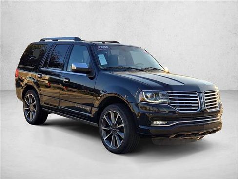 Used 2017 Lincoln Navigator Reserve image 3