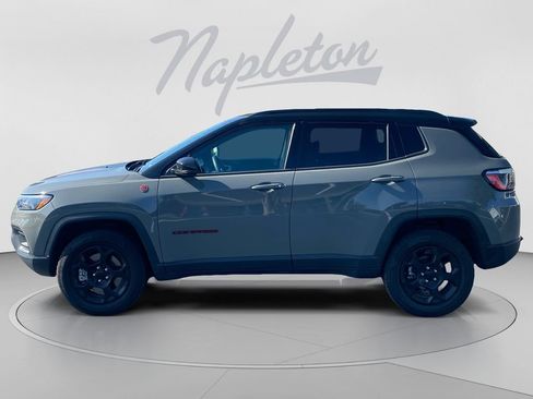 Used 2024 Jeep Compass Trailhawk AWD/4WD image 2