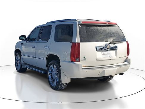 Used 2011 Cadillac Escalade AWD image 3