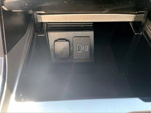 Used 2021 Ford Explorer Limited w/ Equipment Group 301A AWD/4WD image 33