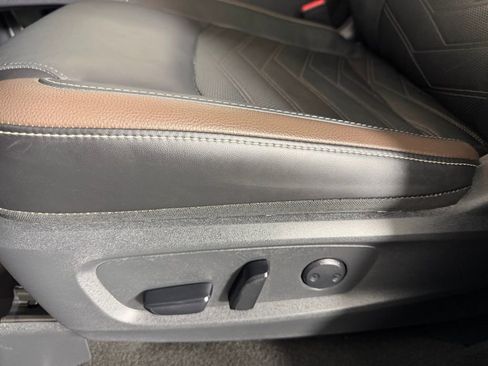 Used 2024 Nissan Pathfinder Platinum image 23