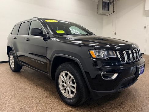 Used 2019 Jeep Grand Cherokee Laredo AWD/4WD image 9
