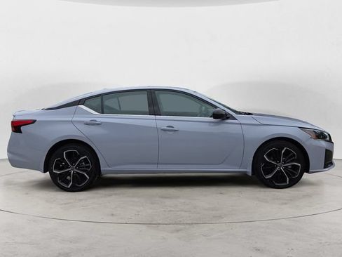 Used 2025 Nissan Altima 2.5 SR AWD/4WD image 4