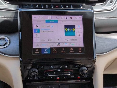 Used 2022 Jeep Grand Cherokee Limited w/ Luxury Tech Group II AWD/4WD image 18