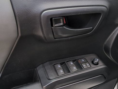 Used 2020 Toyota Tacoma SR w/ SR Convenience Package RWD image 12