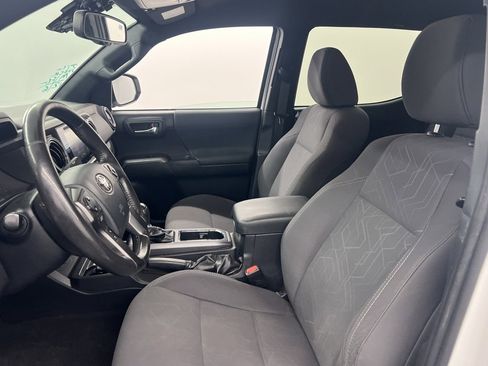 Used 2018 Toyota Tacoma TRD Sport image 7