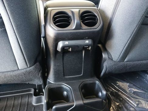 Used 2025 Jeep Gladiator Sport AWD/4WD image 23