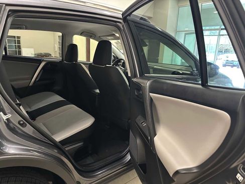 Used 2018 Toyota RAV4 LE image 24